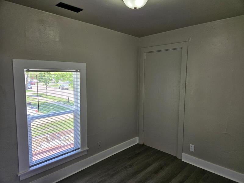 526 Newbury Street - Upper property image