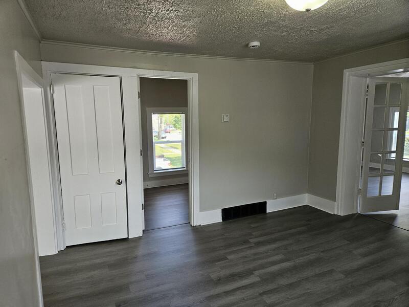526 Newbury Street - Upper property image