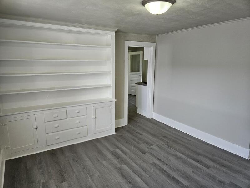 526 Newbury Street - Upper property image