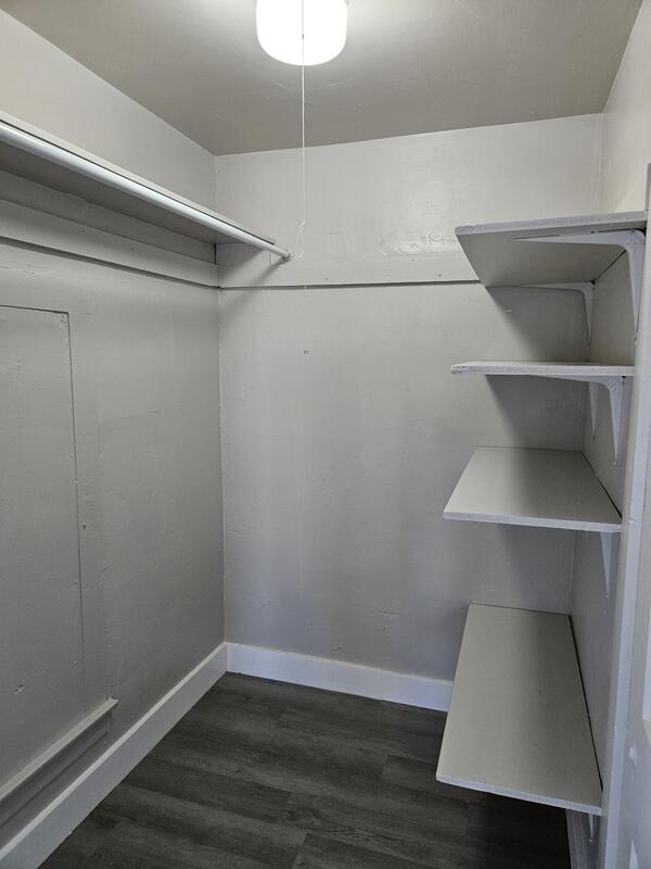 526 Newbury Street - Upper property image