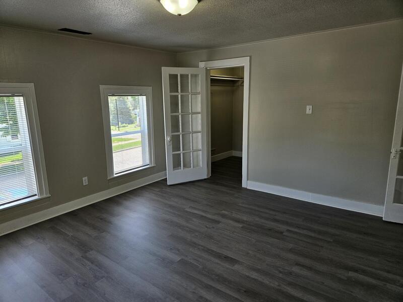 526 Newbury Street - Upper property image