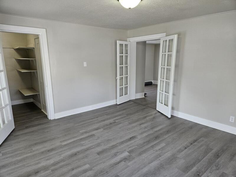526 Newbury Street - Upper property image