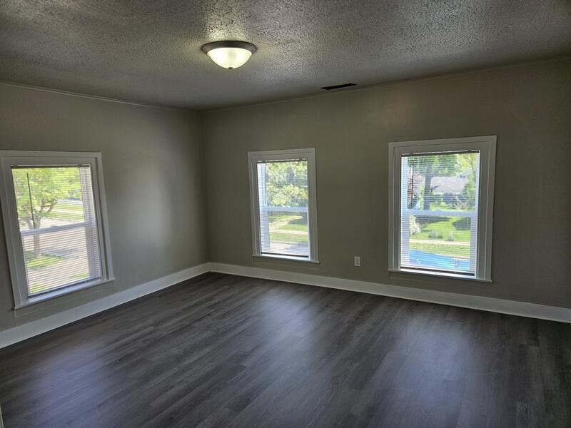 526 Newbury Street - Upper property image