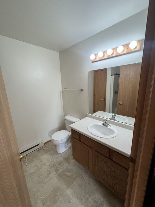 2 Bedroom / 2 Bath Upper Unit with Attached Garage property image