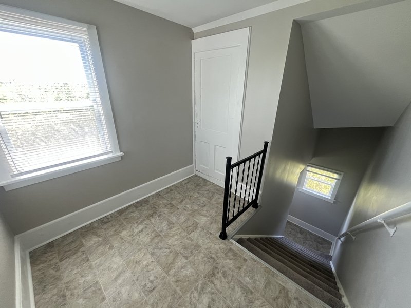 1611 Ontario Avenue - Upper property image