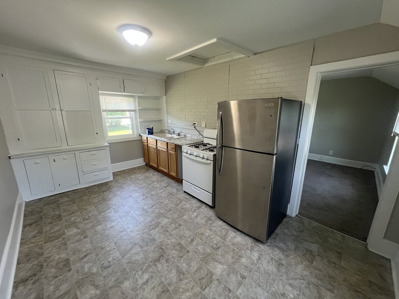 1611 Ontario Avenue - Upper property image