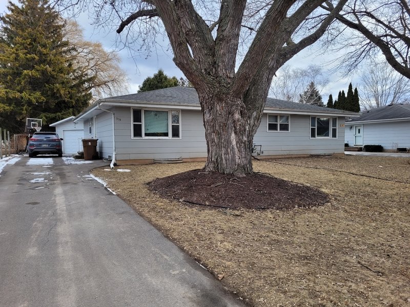 917-919 Meadowview Drive - 919 property image