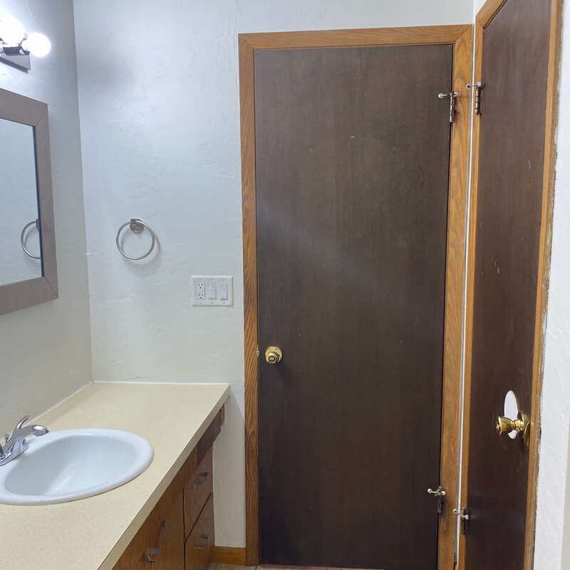 917-919 Meadowview Drive - 919 property image