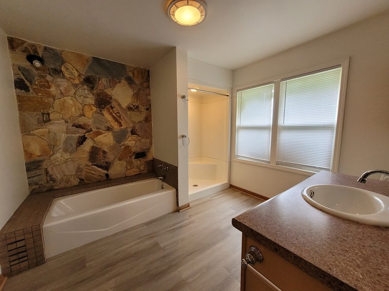 1858 Deckner Avenue property image