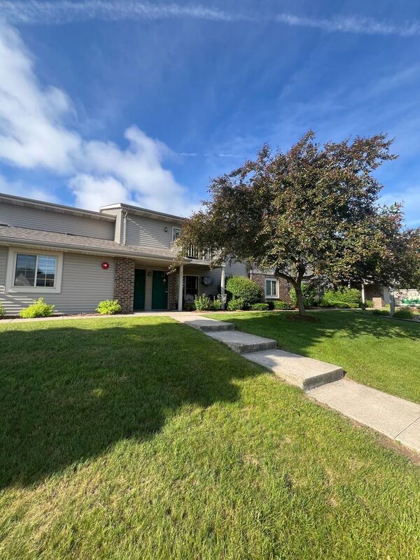 2 Bedroom / 1.5 Bath Upper Unit For Rent property image