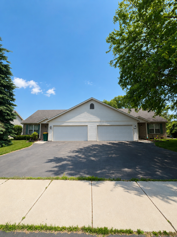 3 Bedroom, 2 Full Bath Side by Side Home for Rent – Available 8/1! property image