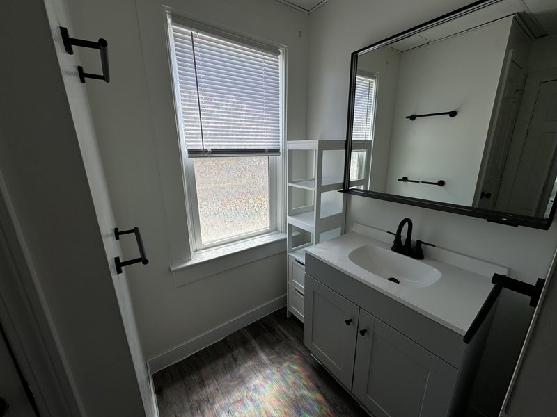 362-364 West Scott Street - 362 - Upper property image