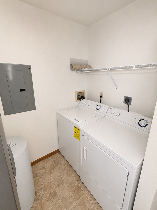 2 Bedroom / 1.5 Bath Upper Unit For Rent property image