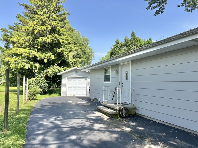 917-919 Meadowview Drive - 919 property image