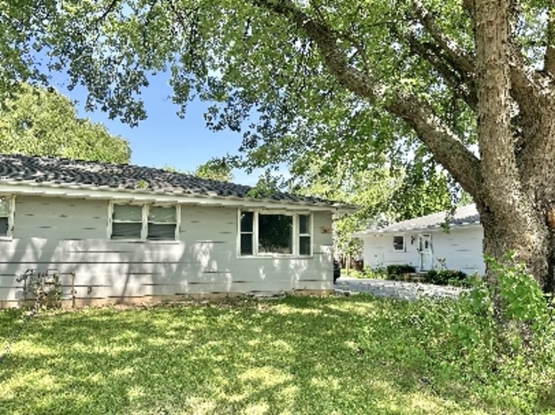 917-919 Meadowview Drive - 919 property image