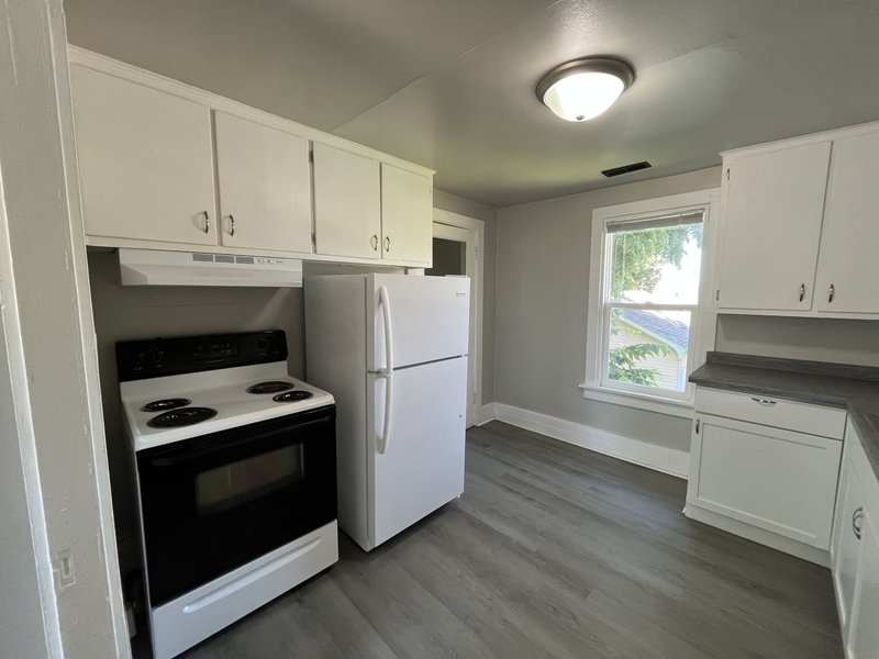 526 Newbury Street - Upper property image