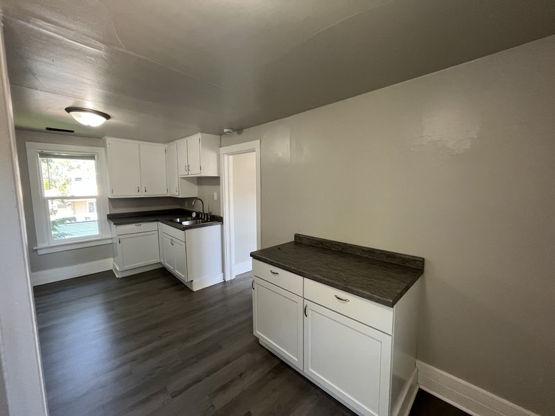 526 Newbury Street - Upper property image