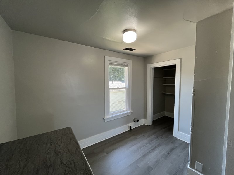 526 Newbury Street - Upper property image