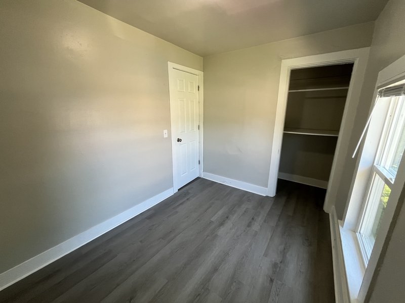 526 Newbury Street - Upper property image