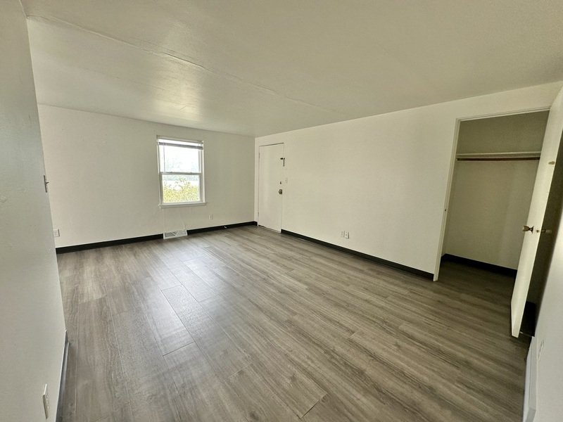 1095 Gillingham Road - D property image