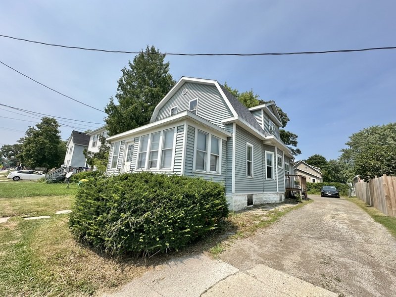 890 Shawano Avenue - Lower property image