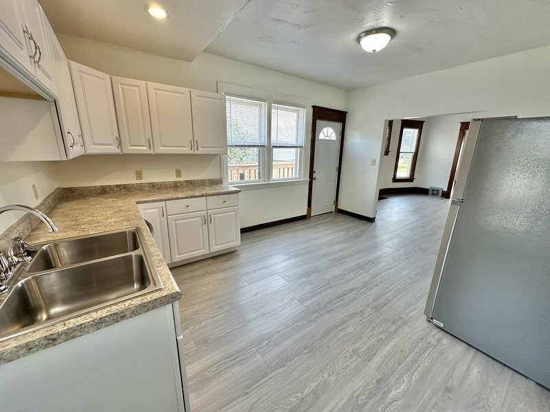 890 Shawano Avenue - Lower property image