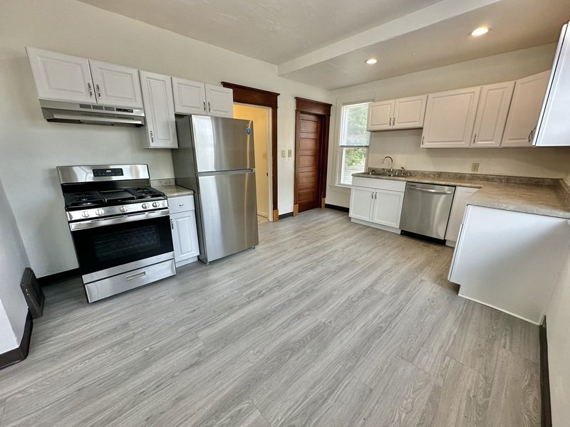 890 Shawano Avenue - Lower property image