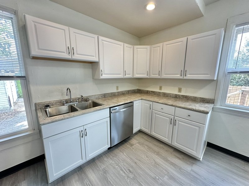 890 Shawano Avenue - Lower property image