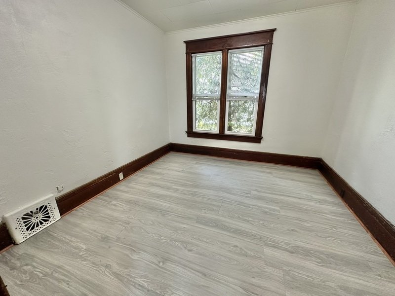 890 Shawano Avenue - Lower property image
