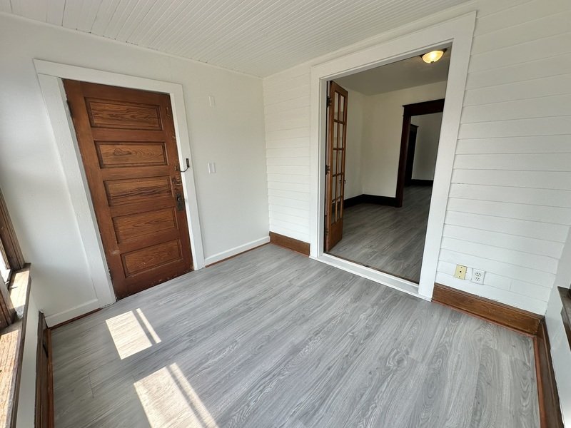890 Shawano Avenue - Lower property image