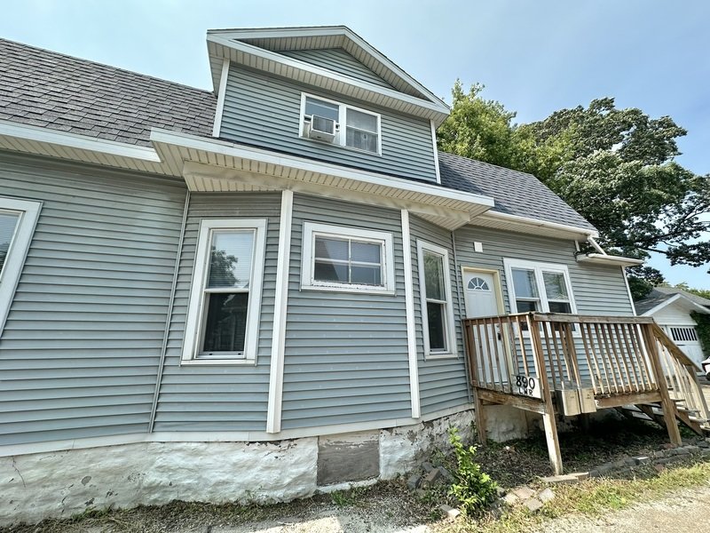890 Shawano Avenue - Lower property image