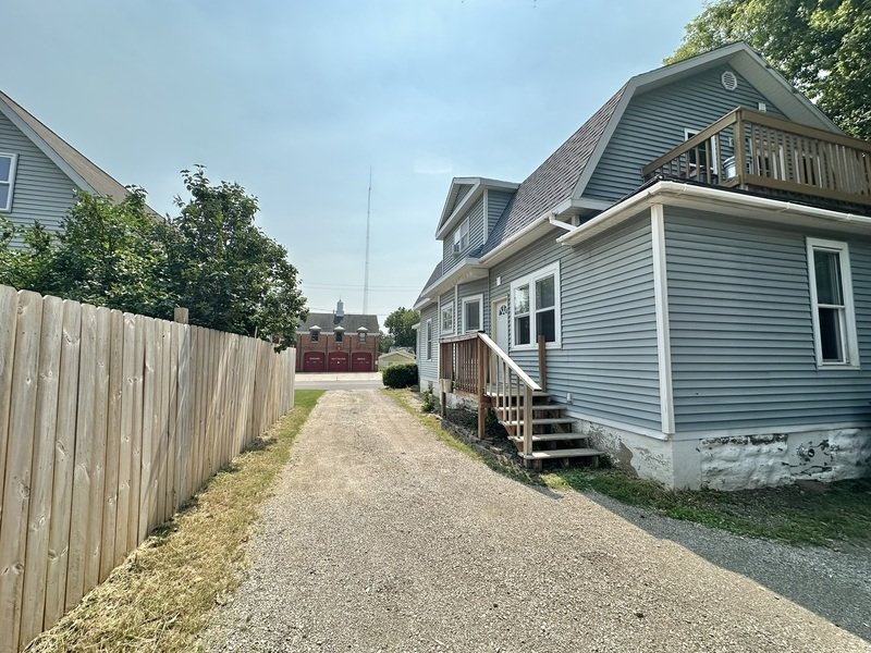 890 Shawano Avenue - Lower property image