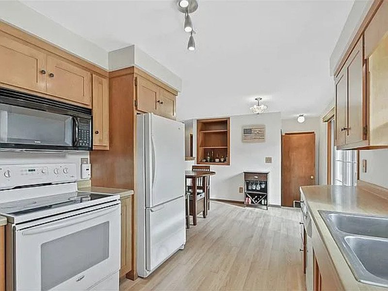 2217 Barberry Lane property image