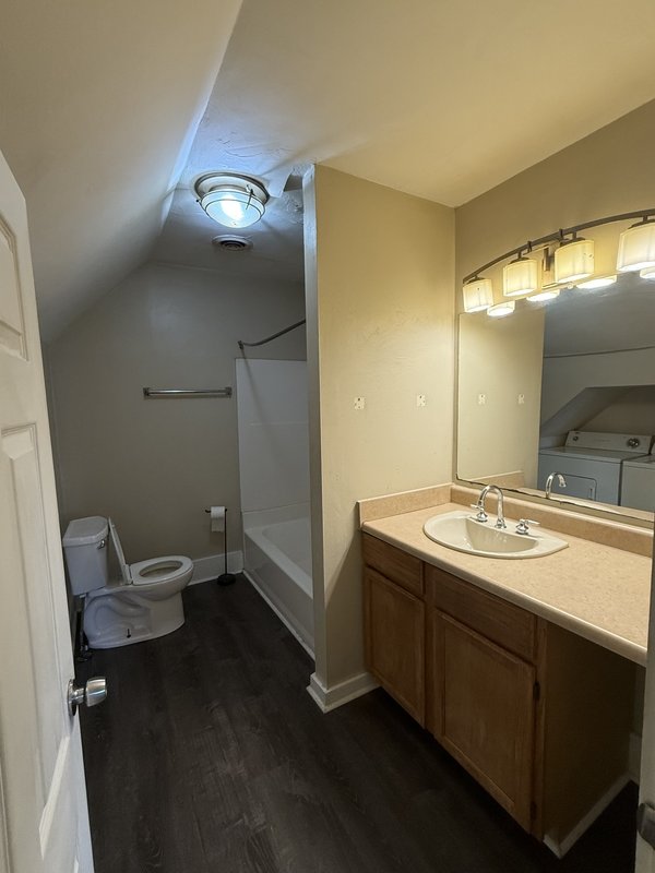 904 Swift Avenue - upper property image