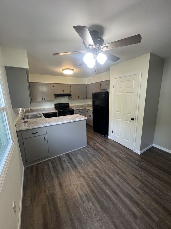 3 Bed / 1.5 Bath Unit Available! property image