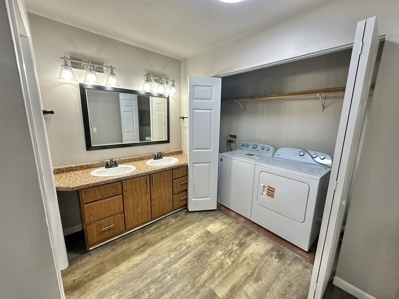 825 Wisconsin Street - 1D property image