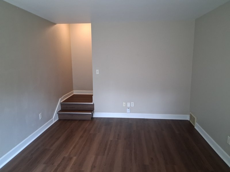 725 W 9th Ave property image