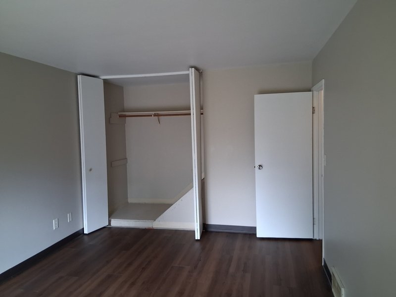 725 W 9th Ave property image