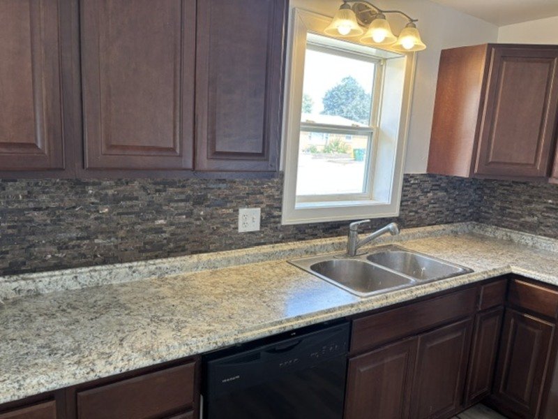 2048 Hillview Drive property image