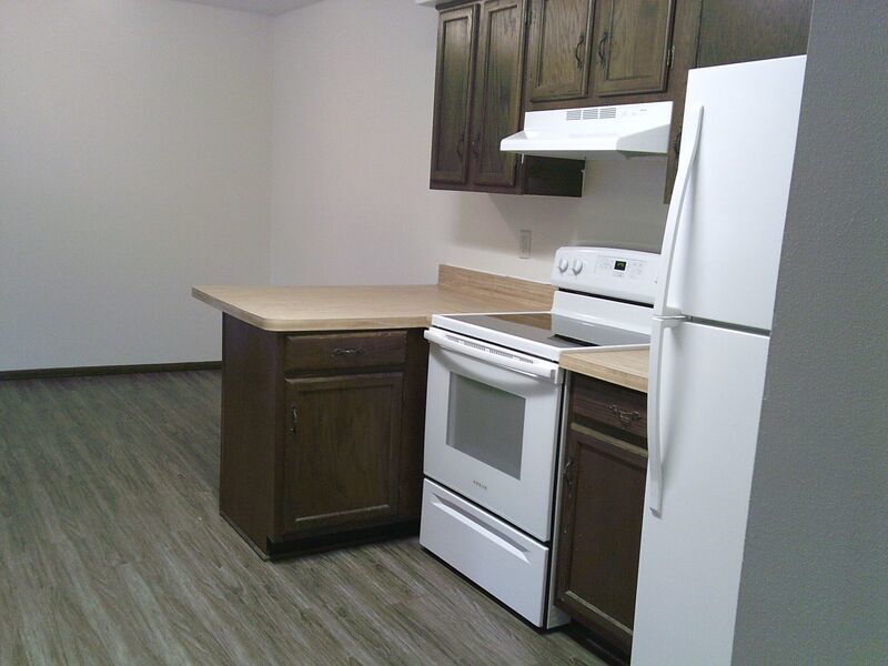 2 Bedroom, 1.5 Bath Townhouse in Cedarburg – Attached Garage & Private Entrance property image