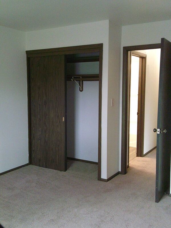 2 Bedroom, 1.5 Bath Townhouse in Cedarburg – Attached Garage & Private Entrance property image
