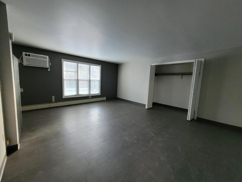 401 South Van Buren Street - 9 property image