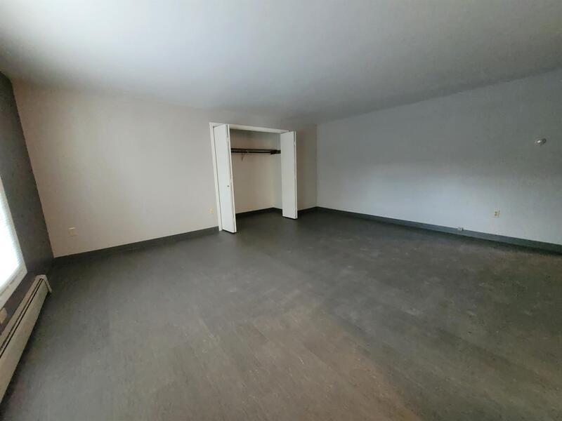 401 South Van Buren Street - 9 property image