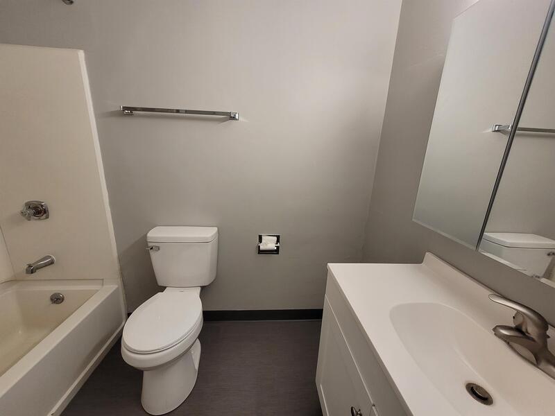 401 South Van Buren Street - 9 property image