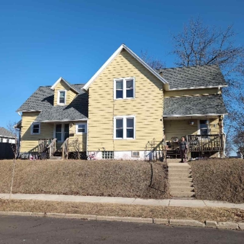 902-904 Swift Avenue - 902 - lower property image