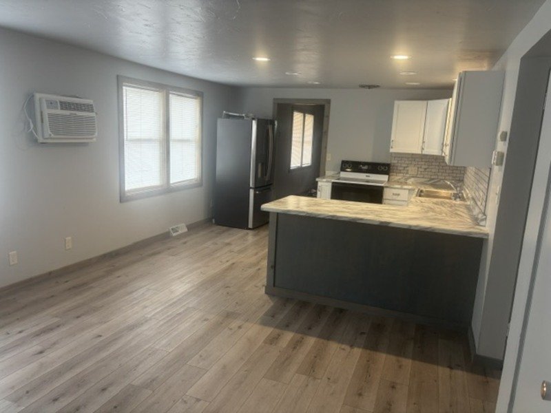 1433 Witzel Avenue - 2 property image