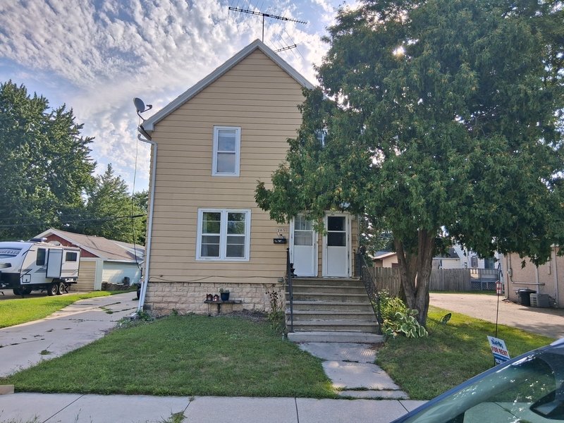 205 Walnut Street - Upper property image