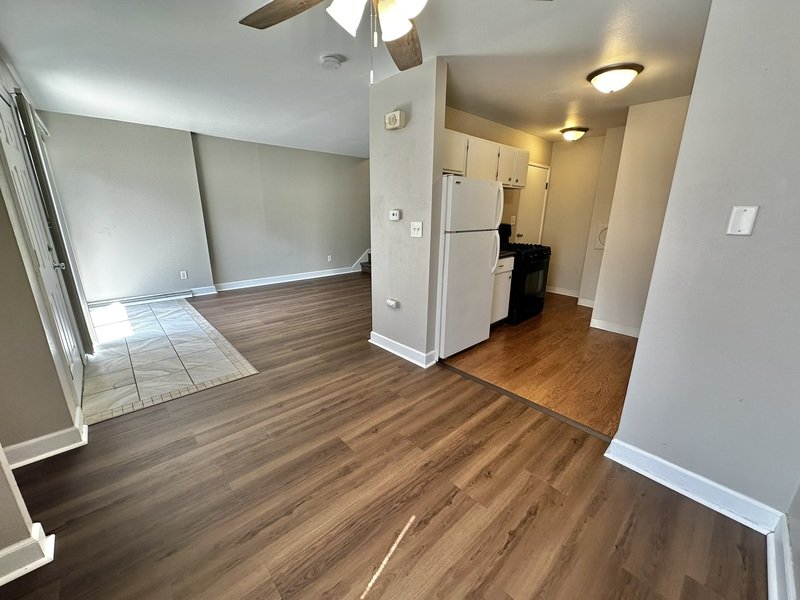 725 W 9th Ave property image