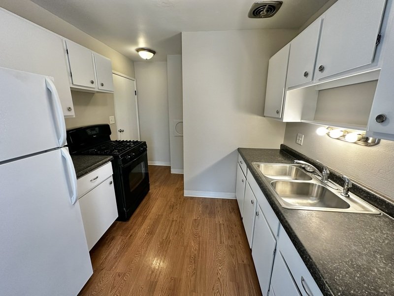 725 W 9th Ave property image