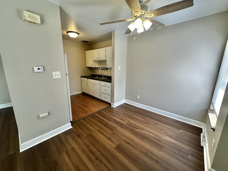 725 W 9th Ave property image